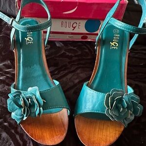 Rouge Helium Teal Sandals with Floral Design